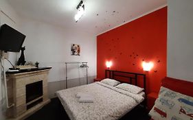 Midnight Cats' Apartment In Rynok Square Світло Є Завжди!